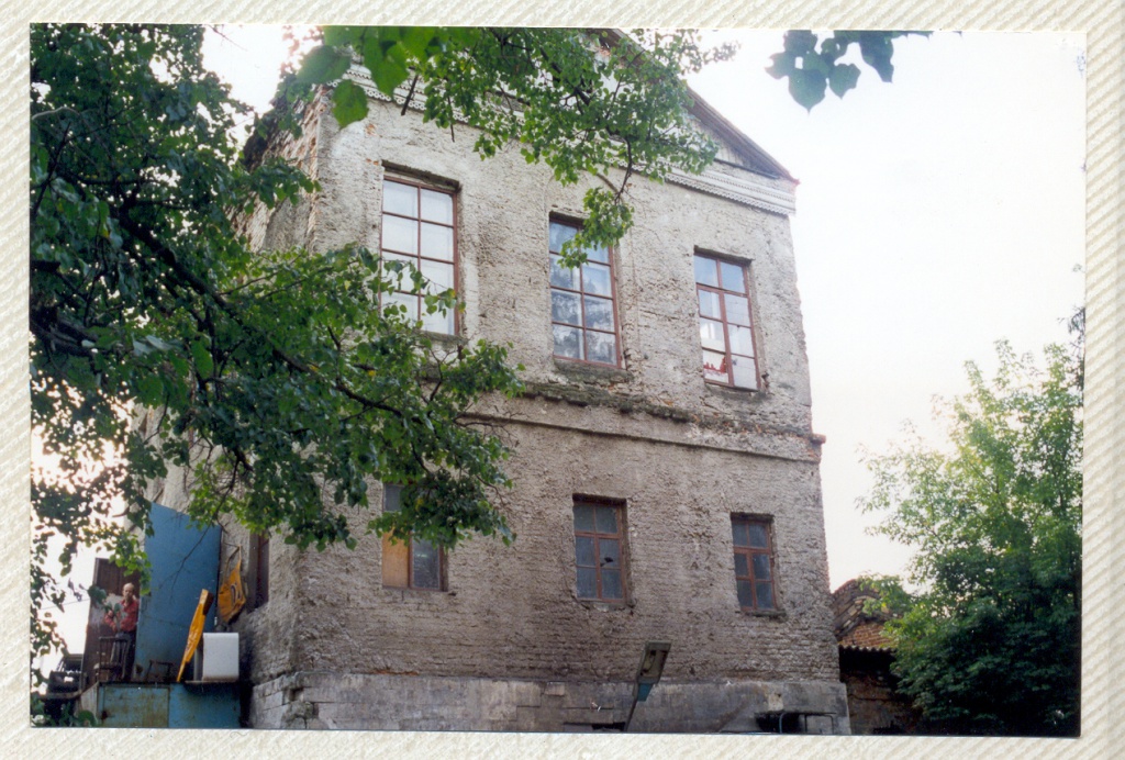 Старое здание библиотеки на Временном поселке.jpg